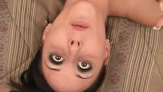 Vahşi yarak emme sahnesinde iki sürtük