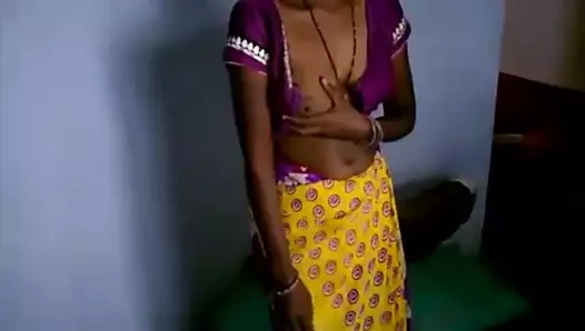 Güney Hint köy kız göğüsler oyun gösteri ve sağma