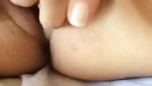 Lili kendini dokunmadan