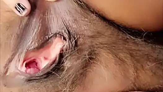 Mastürbasyonmun tadını çıkarırken şeffaf gece elbisemi giyiyorum