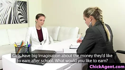 Lezbiyen ajan pussylicked tarafından döküm bebek