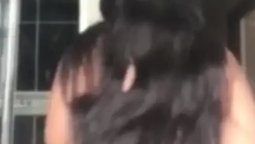 Götümü sallıyor klitorisimi ovuyor