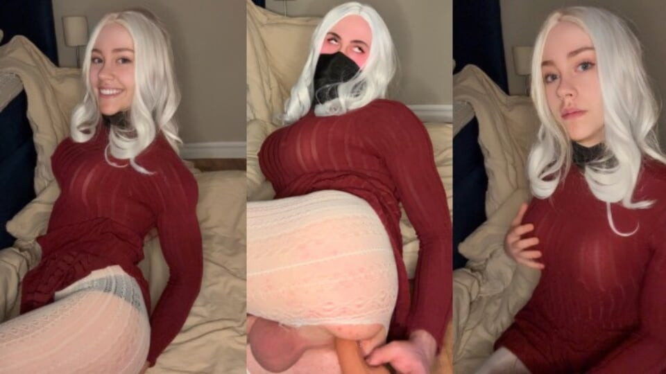 Minyon femboy genç kız yavaşça yarağa biniyor