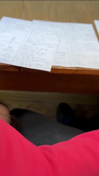 GÜLE GÜLE, MATEMATIK VE OKUL!! Sınıf arkadaşım okulun son gününde masanın altında bana elle muamele çekti | Klip 1