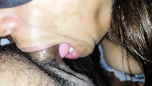 MILF, sıcak derin boğazıyla kocasının ruhunu emiyor