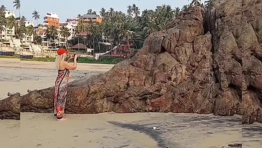 Güzel Sarışın Olgun Eş Gününün Tadını Çıkarıyor