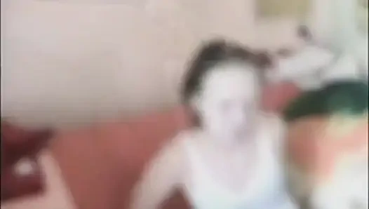 Брюнетка чувствует себя чувственной