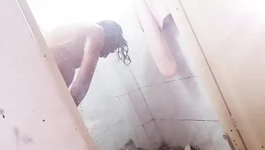 Kayınpederim oğlunun arkadaşlarının geldiğinde fırsat arayan biriydi