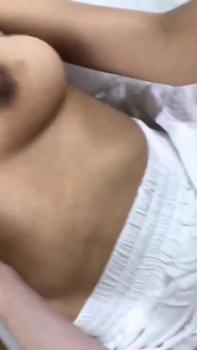 "Sıkı amcıklı ve büyük doğal memeli ateşli kız öğrenci okuldan sonra sert sikilirken zıplıyor"