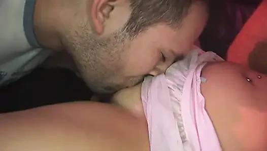 Olgun hatun zonklayan büyük zenci emiyor