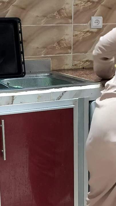 Mısırlı sharmota mutfakta amını ıslatıyor Arap büyük kadın