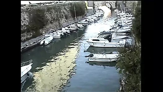 Genç kaltak vahşi amatör yarağa aşık