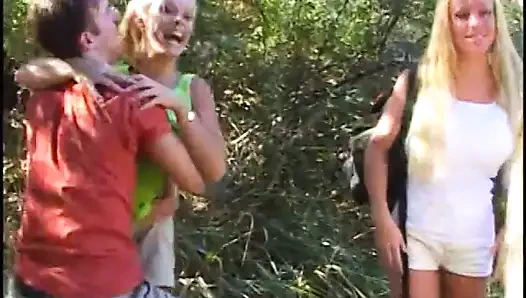 Tatlı inliyor olarak onu kedi olduğunu nüfuz derin tarafından büyük bir kutup