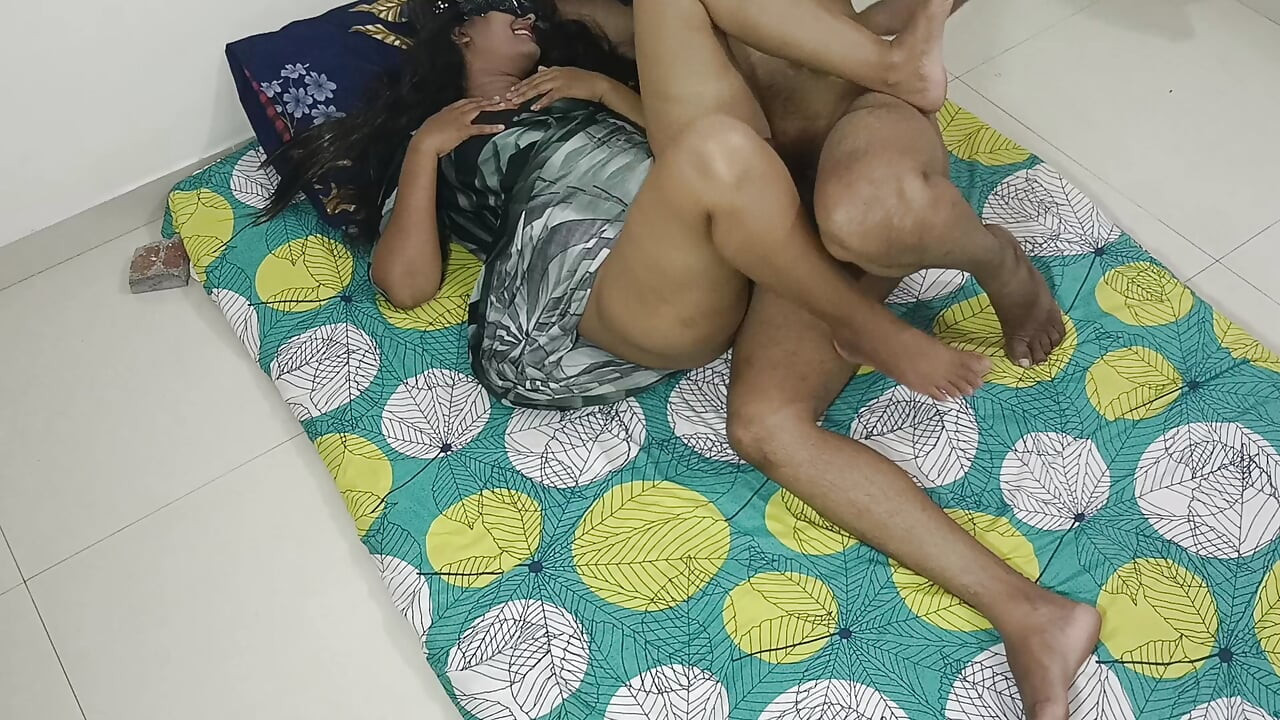 Sürüngende sikişiyor 🦎 mu? Konum
