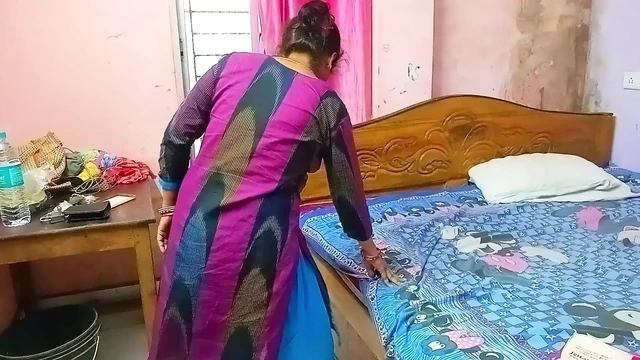 Я трахаю свою мачеху, пока моей сводной сестры нет в комнате - дези томпа