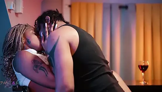 Honeydippedc gece için yakınlaşıyor