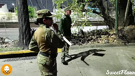 Trafik Memuru Valizimi Aradı, Ben Kabuğunu Kırdım Ve Yüzüne Iki Kez Yumruk Attım.