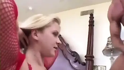 Süper ateşli esmer orta yaşlı seksi kadın Bailey Brooks ağzına büyük bir döl alıyor.