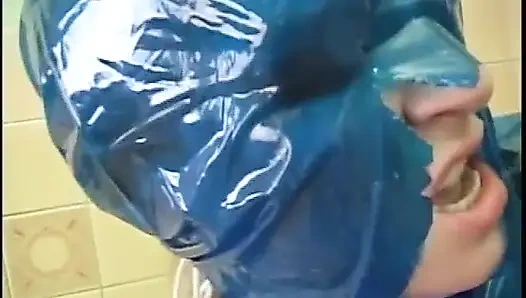 Lateks içine sarılmış bir kız için fetiş sikişi