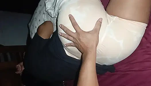 Une petite amie infidèle couche avec son beau-frère