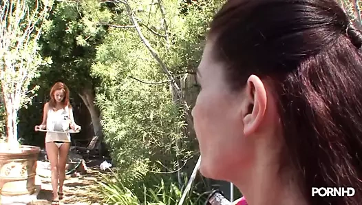 Üvey anne üvey kızına ders veriyor