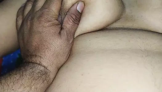 Hintli köylü kız seks sırasında sert inliyor