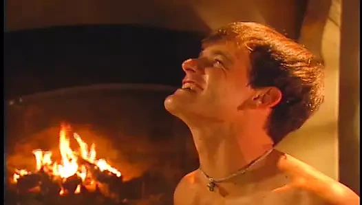 Arkadaş, kız arkadaşını arkadaşlarıyla paylaşıyor