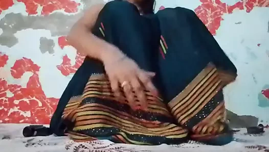 Hintli ve ateşli yenge video izliyor