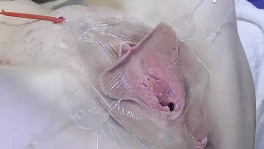 3 Yalayan Vagina, Çok Yakın Olmayan Yerlerde