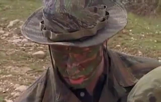 Azgın Fransız milf yabancılar tarafından bir parking çok gangbanged