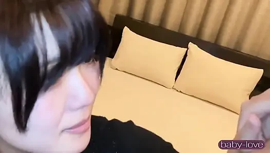 Facecum ilk kez, boyish kısa saçlı güzellik bir yaramaz anı tam bir kaosa dönüştürüyor