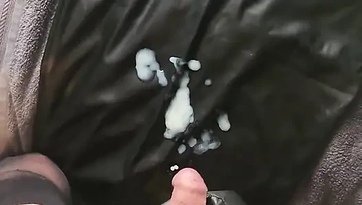 Deri eteğimi dağıtıyor...