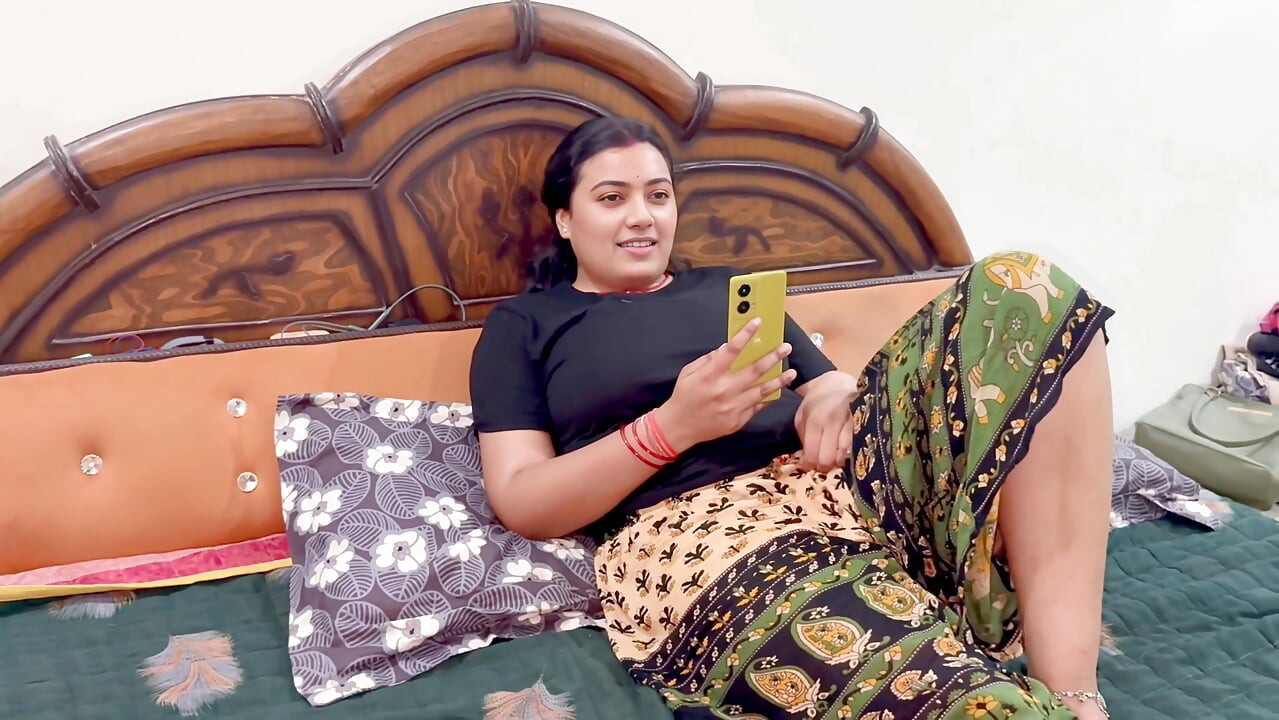 Bade ke jane ke baad chote ne bhabi ko akela dekh uthya mauke ka fayeda