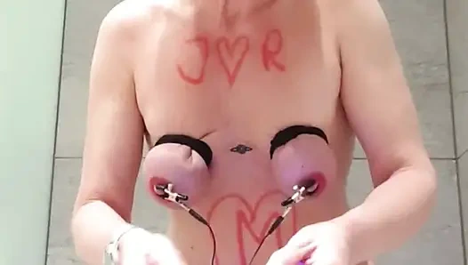 Orgazm ve fışkırtma ile elektrikli oyunlar