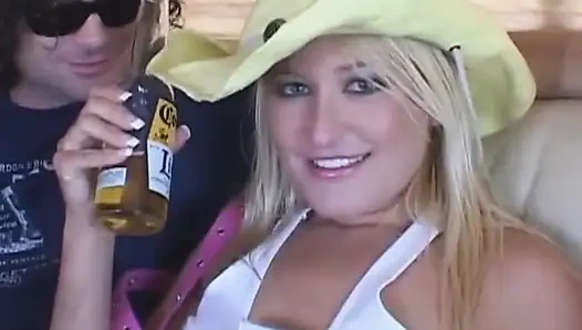 Derin aşkı arayan edepsiz bir sürtük için çifte yarak