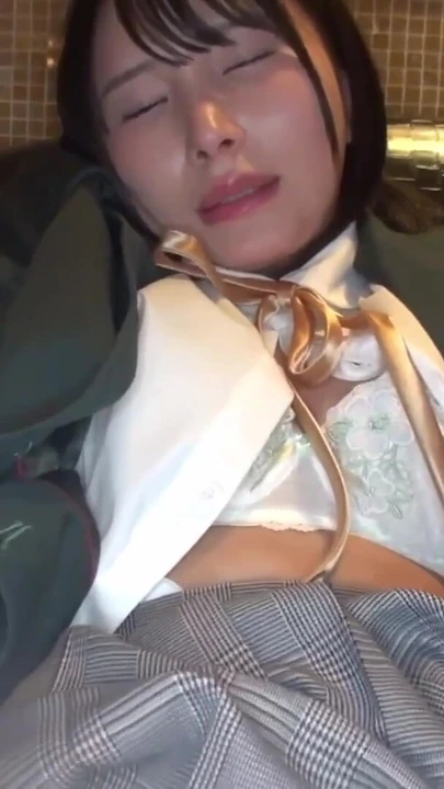 Пленительный момент из "Короткой, красивой девушки с невинным лицом попросили совета. Стала слютье после траха