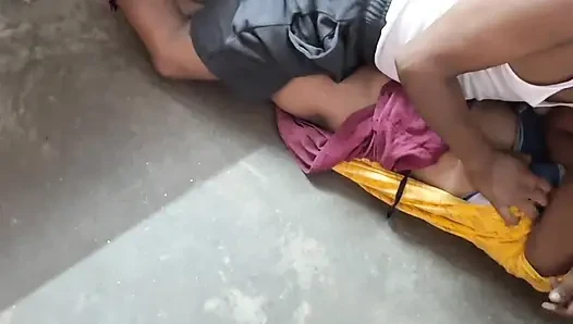 Hintli üniversiteli çift evde sikişiyor