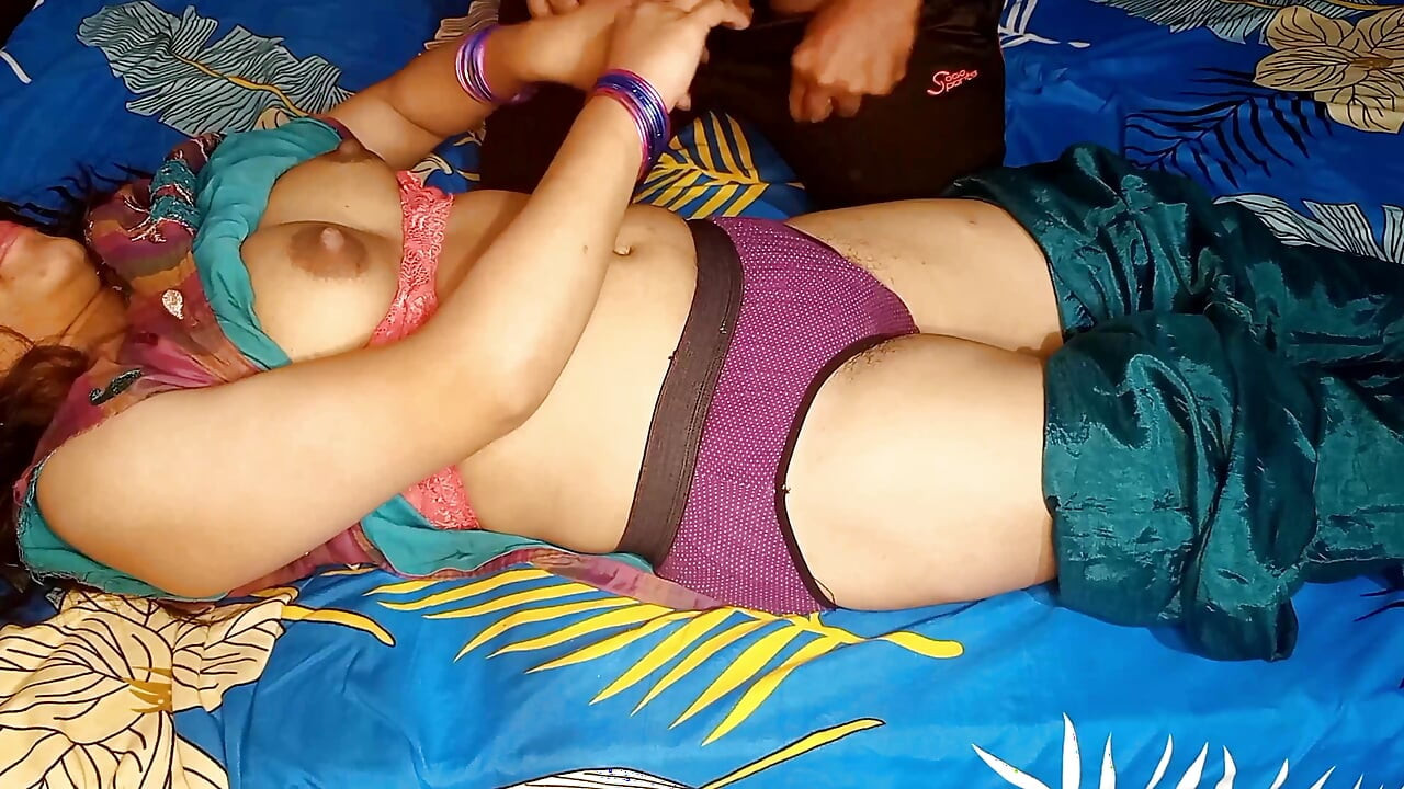 Chacha ke kaam par jane par chachi ko choda - köylü teyzeyi sikiyor