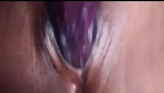 Bangladeşli bir kadının anüsünden su serbest bıraktığı viral video