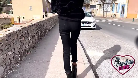 Reyna, seksi ve büyük yarakları seven yaramaz bir kız