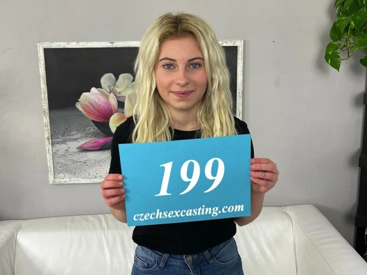 seksi sarışın alır bir vurma içinde döküm oturum