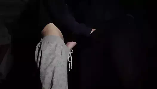 Ailelerimizden saklanıyoruz, böylece üvey kız kardeşimin ve benim lezbiyen olduğumuzu öğrenemiyorlar - lesbian-candys