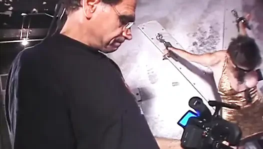 Sapık bdsm kızların iş başında kamera arkası görüntülerini izleyin