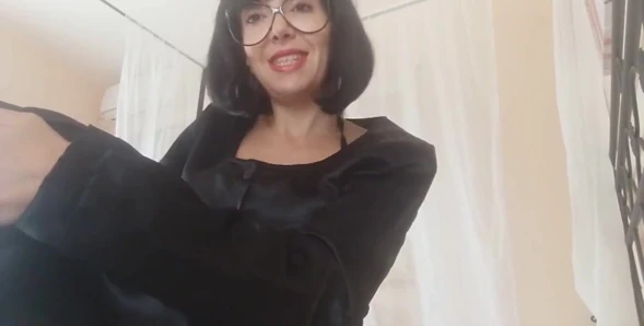 Üvey oğul... Lütfen üniversiteye gitmeyin.. İlk masaj bana... Üvey anne çok yorgun
