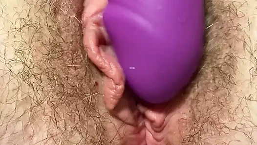 60+ olgun evli kadın en sevdiği vibratör yakın çekim ile kıllı amcığıyla oynuyor
