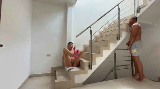 Büyük götlü latin üvey kız kardeşim ona tüm lezzetli sütümü verene kadar onu sıkı ve zengin götünde sert sikmemi seviyor.