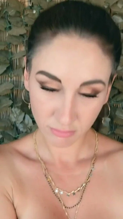Kıvrımlı MILF Tanrıça Artemisia Love Maskesini Çıkarıyor | Bölüm 1