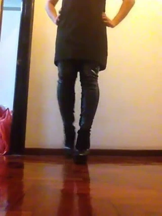 Seksi siyah elbise ve benim gucci bölümü çizmelerim