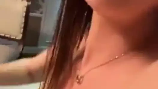 Akşam yemeği için çıplak kızlar