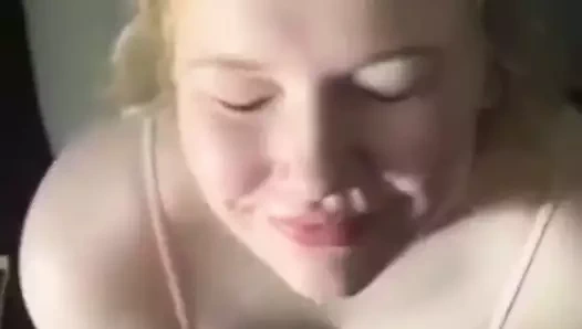 Komşunun kızı beni emiyor